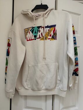EUC - Marvel Graphic Cream Pullover Hoodie - Men's Large